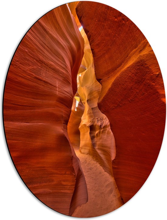 WallClassics - Dibond Ovaal - Smalle gang bij Antelope Canyon - 42x56 cm Foto op Ovaal (Met Ophangsysteem)