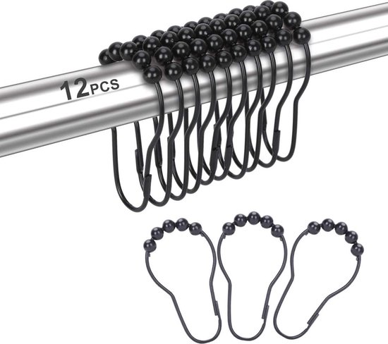 Douze anneaux de rideau de douche noirs avec perles, suspendus à une tringle de rideau de douche en métal.