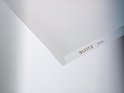 Leitz 4100 insteekhoes met gestructureerde rand, half transparant.