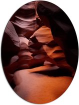 WallClassics - Dibond Ovaal - Gang bij Antelope Canyon - 51x68 cm Foto op Ovaal (Met Ophangsysteem)