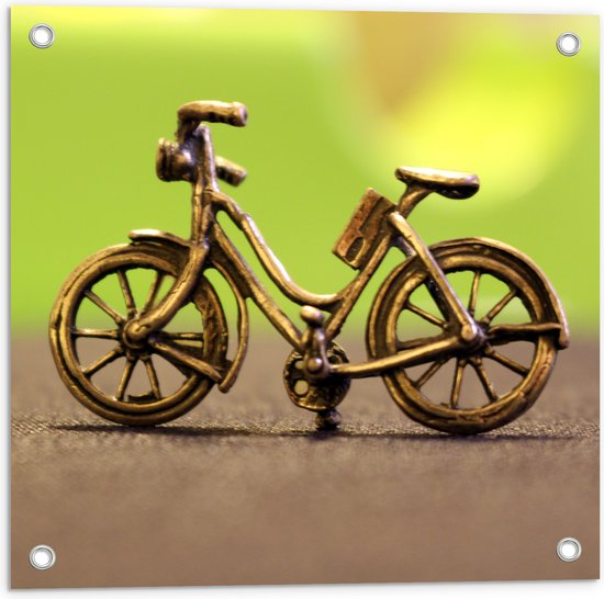 WallClassics - Tuinposter – Miniatuurbeeld van Gouden Fiets - 50x50 cm Foto op Tuinposter  (wanddecoratie voor buiten en binnen)