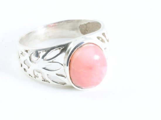 Opengewerkte zilveren ring met roze opaal - maat 16.5