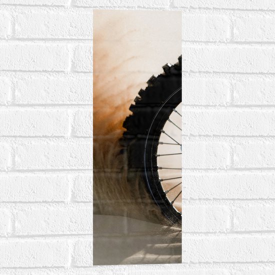 WallClassics - Muursticker - Wiel van Motorcrosser in het Zand - 20x60 cm Foto op Muursticker