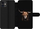 Bookcase Geschikt voor iPhone 12 Pro telefoonhoesje - Leeuw - Hoorn - Zwart - Met vakjes - Wallet case met magneetsluiting