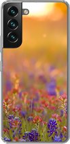 Geschikt voor Samsung Galaxy S22 hoesje - Bloemen - Goud - Zon - Siliconen Telefoonhoesje