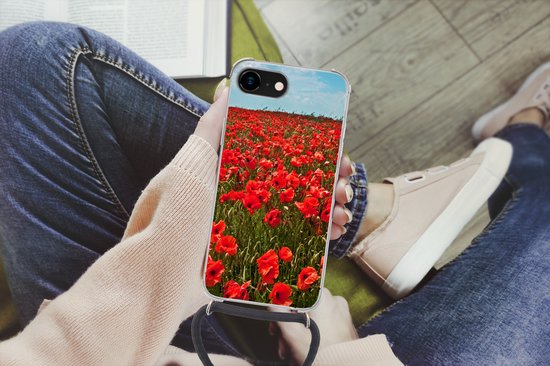 Coque avec cordon iPhone 7 - Une prairie pleine de coquelicots - Siliconen - Bandoulière - Coque arrière avec cordon - Coque pour téléphone avec cordon - Coque avec corde