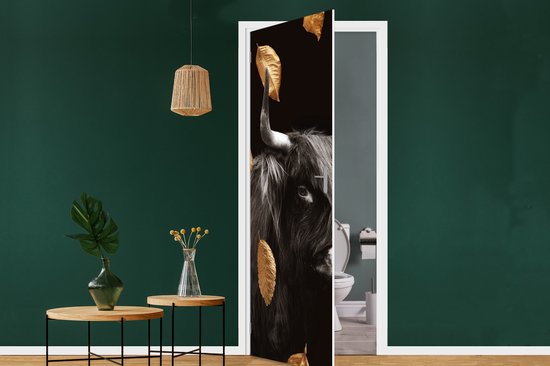 Deurposter 95x235 cm - Deursticker Schotse hooglander - Zwart - Wit - Goud - Meubelfolie zelfklevend - Deurfolie woonkamer - Interieurfolie fotobehang - Deur plakfolie - Deurstickers - Deurbehang sticker - Kamer decoratie