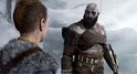 Kratos met baard en gepantserde outfit, kijkt naar Atreus in de sneeuw.