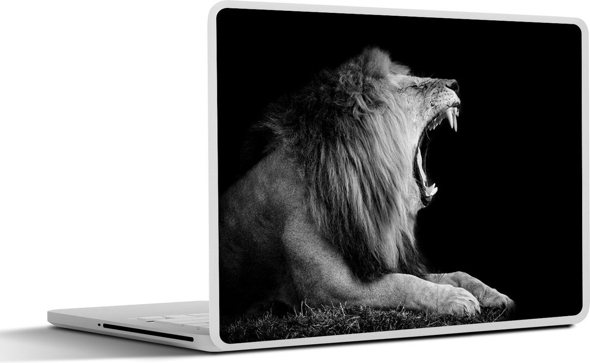 Laptop sticker - 14 inch - Leeuw - Wilde dieren - Gras - Zwart - Wit - 32x5x23x5cm - Laptopstickers - Laptop skin - Cover
