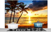 Spatscherm keuken 120x80 cm - Kookplaat achterwand Strand - Horizon - Zonsondergang - Palmboom - Zee - Muurbeschermer - Spatwand fornuis - Hoogwaardig aluminium