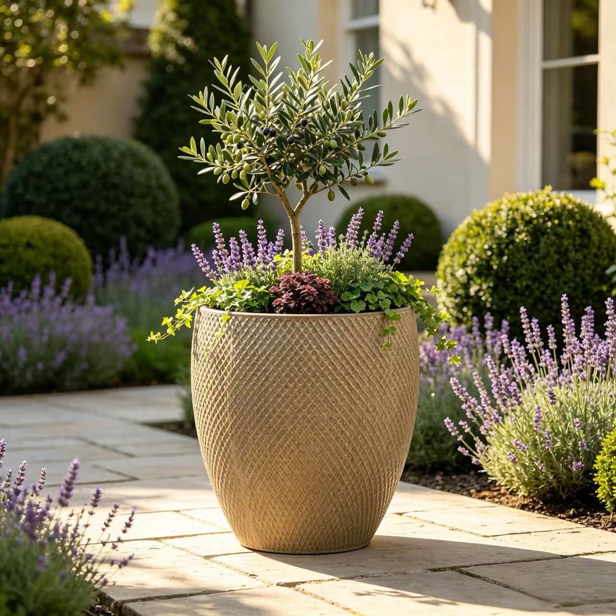 Bloempot – 46 cm Diameter 53 cm Hoog – Keramiek – Beige-Crème – Voor Binnen en Buiten – Met Afwateringsgaten