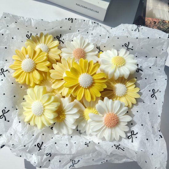 4-delige set siliconen bloemenkaarsvormen, 3D-madeliefjes kaarsvormen gietvormen set voor lente- en zomerdecoratie voor zeep, chocolade, kaarsen, DIY-decoratie, woondecoratie — afbeelding 3