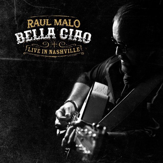 Raul Malo speelt gitaar, met 'Bella Ciao: Live in Nashville' tekst.