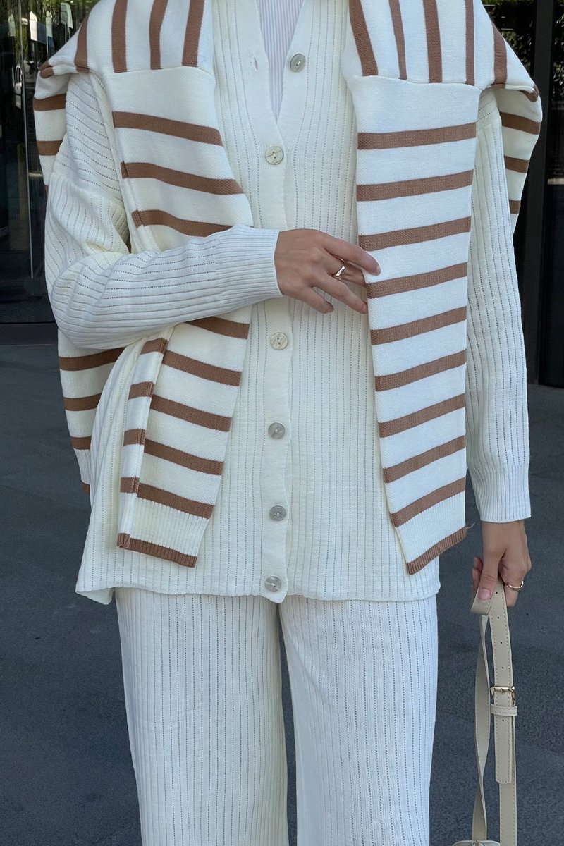 Touché Privé - Gebreide set van vest en broek - Beige - Dames
