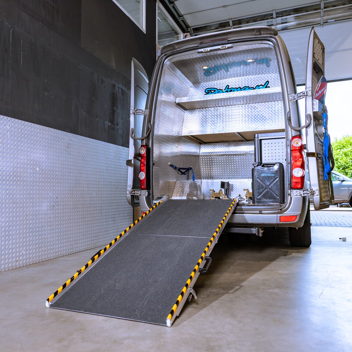 Datona® - Opvouwbare Oprijplaat Voor Vaste Montage - Draaibaar En Inklapbaar - 200 cm - Opklapbare Oprijplaat - Aluminium | Max. Draagvermogen 400 kg | 200 x 82 x 7 cm