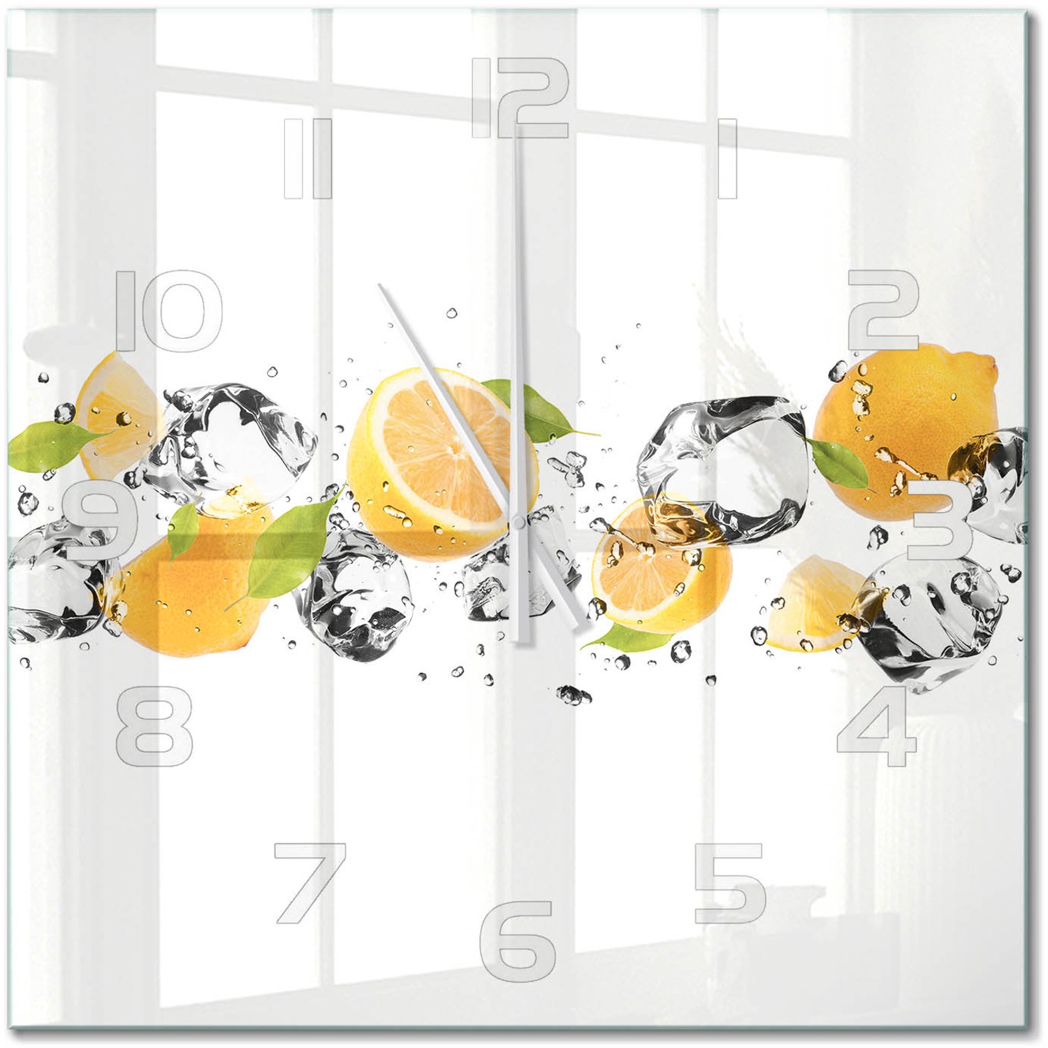 TULUP Wandklok - Citroen en water Wandklok Glas Decoratie - 60x60 cm - Geel Gekleurde Glazen Klok - Witte handen - Vierkante Klok - Klok Glas Met Opdruk - Moderne Wandklok Glas