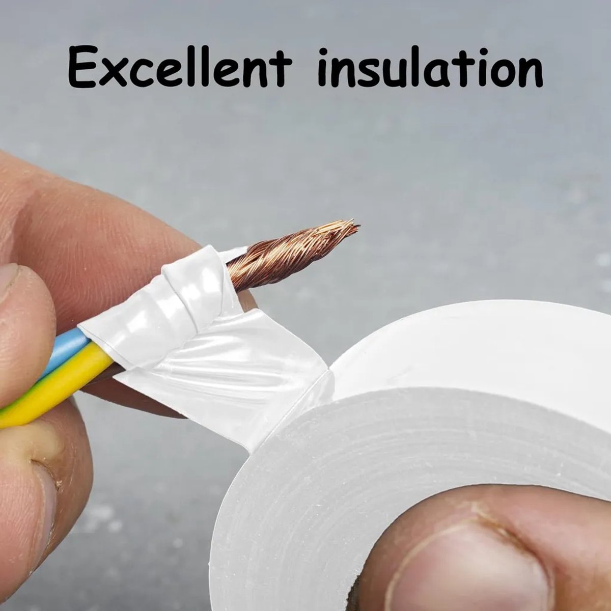 Drie stukjes witte PVC-isolatietape van 1,5 cm lang.