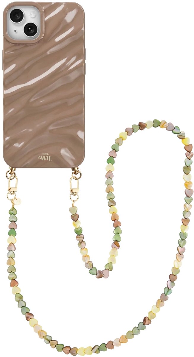 xoxo Wildhearts Taupe Glaze telefoonhoesje met koord - geschikt voor iPhone 15 - Shell Hearts Olives (lang koord) - Dream hoesje met telefoonkoord - Glimmende silicone case met plooien - Hartjesketting - Groen - Beige