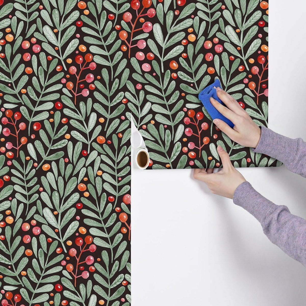 Zelfklevend behang met groene bloemen en bladeren voor een vintage jungle look in de woonkamer en keuken