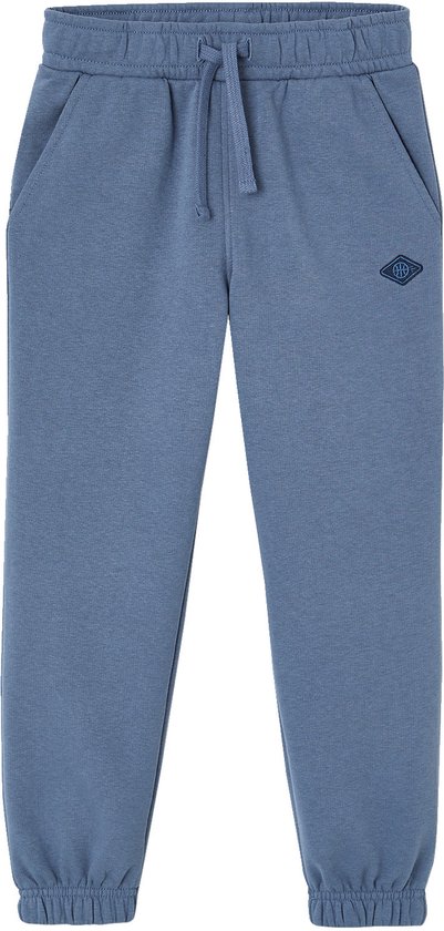 Blauwe joggingbroek met zakken, trekkoord en geborduurd basketballogo.