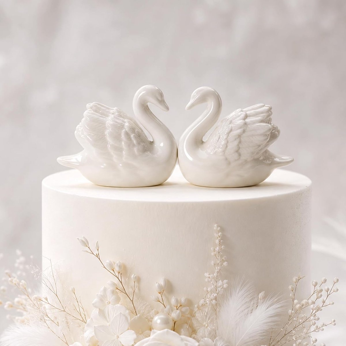 2st Keramische Zwaan Taarttopper, Witte Elegante Zwaan Vormige Beeldjes Prullaria voor Planken Boekenplank Huis Tafel Middelpunt Bruiloft Bruidsdouche Feest Taart Decoratie Benodigdheden