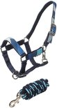 Donkerblauw halster met linnenblauw geometrisch patroon en bijpassend halstouw.