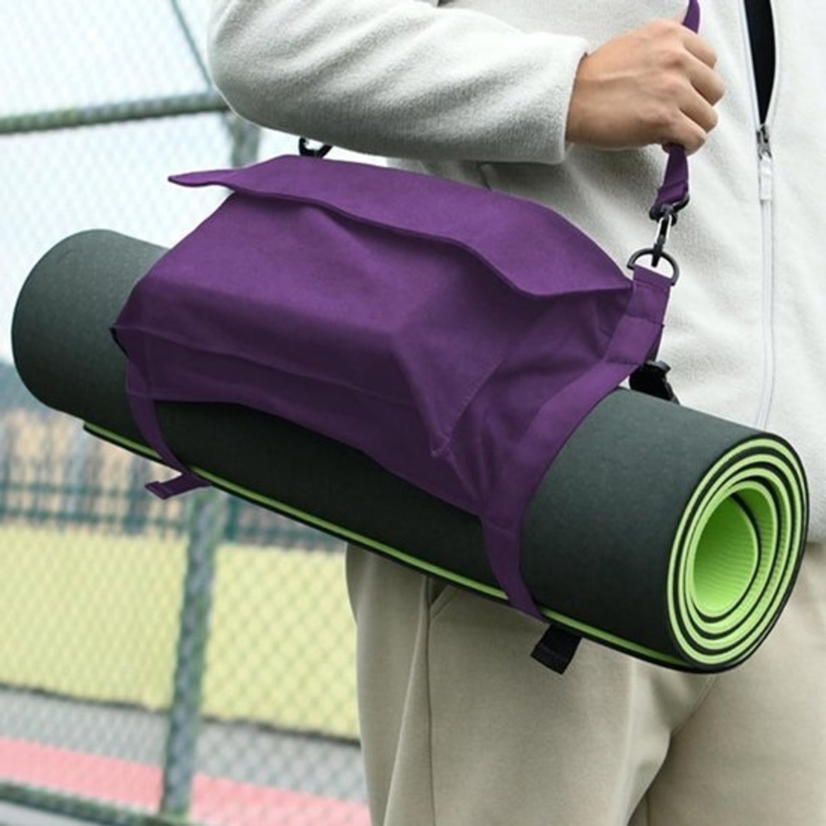 Yogamat met voering en opbergzakken, verstelbare schouderriem en ritsvak voor vrouwen - ideaal voor yoga en fitness (paars)