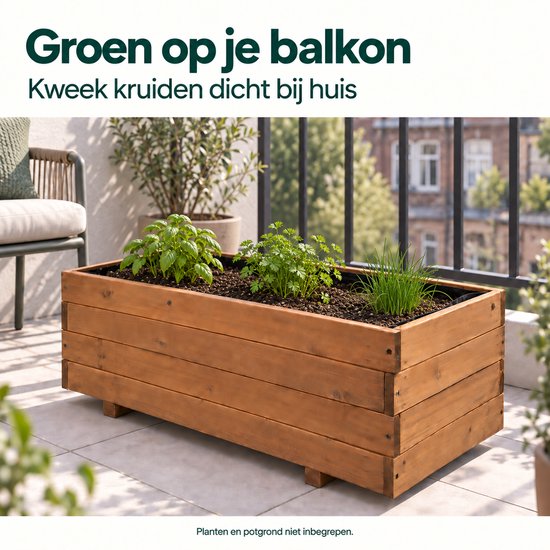 Houten plantenbak met kruiden op een balkon.