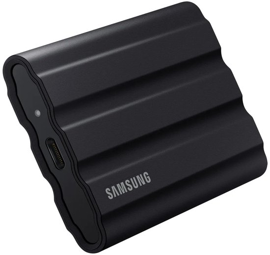 Zwarte Samsung T7 Shield met USB-C poort, statuslampje en geribbelde buitenkant.