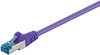 Paarse CAT6a netwerkkabel met een transparant blauwe RJ45 connector.