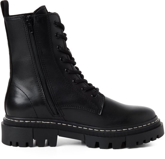 Zwarte Tamaris veterlaars met rits van leer en dikke zool met witte stiksels.