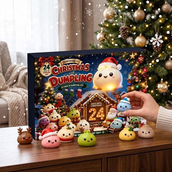 Hand pakt een blauwe dumpling squishy uit een 'Countdown to Christmas with Dumpling' adventskalender.