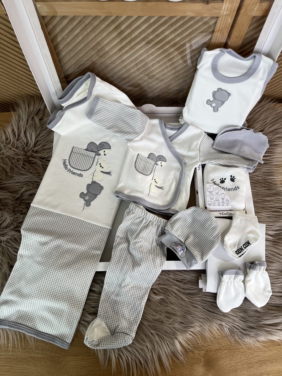 Luxe 10 delige set met deken -geschenkdoos-100% katoen-new born set- babyshower-kraam cadeau -berenmotief hello friends- 0 tem 4 maanden