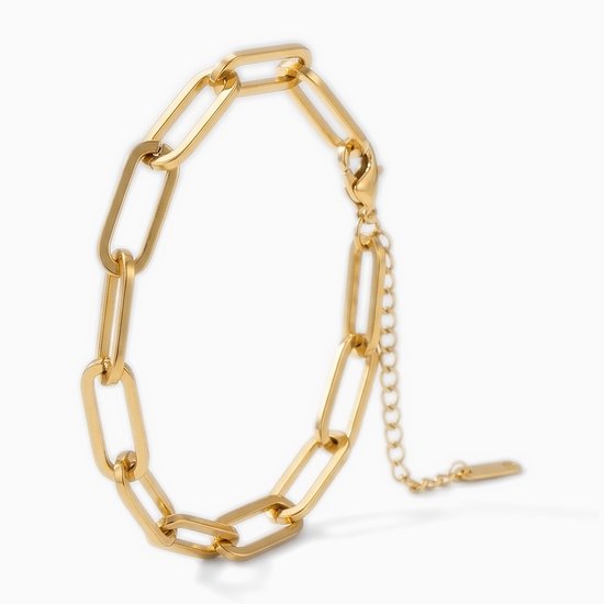 Gouden schakelarmband met een paperclip-ontwerp en een verstelbare verlengketting met sluiting.