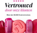 Rode en paarse gummies bedekt met een glanzende siroop, met de tekst 'Vertrouwd door onze klanten' en 5-sterren iconen.
