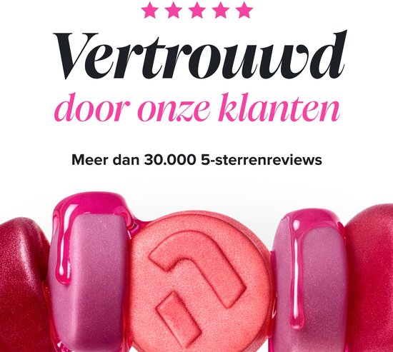 Rode en paarse gummies bedekt met een glanzende siroop, met de tekst 'Vertrouwd door onze klanten' en 5-sterren iconen.