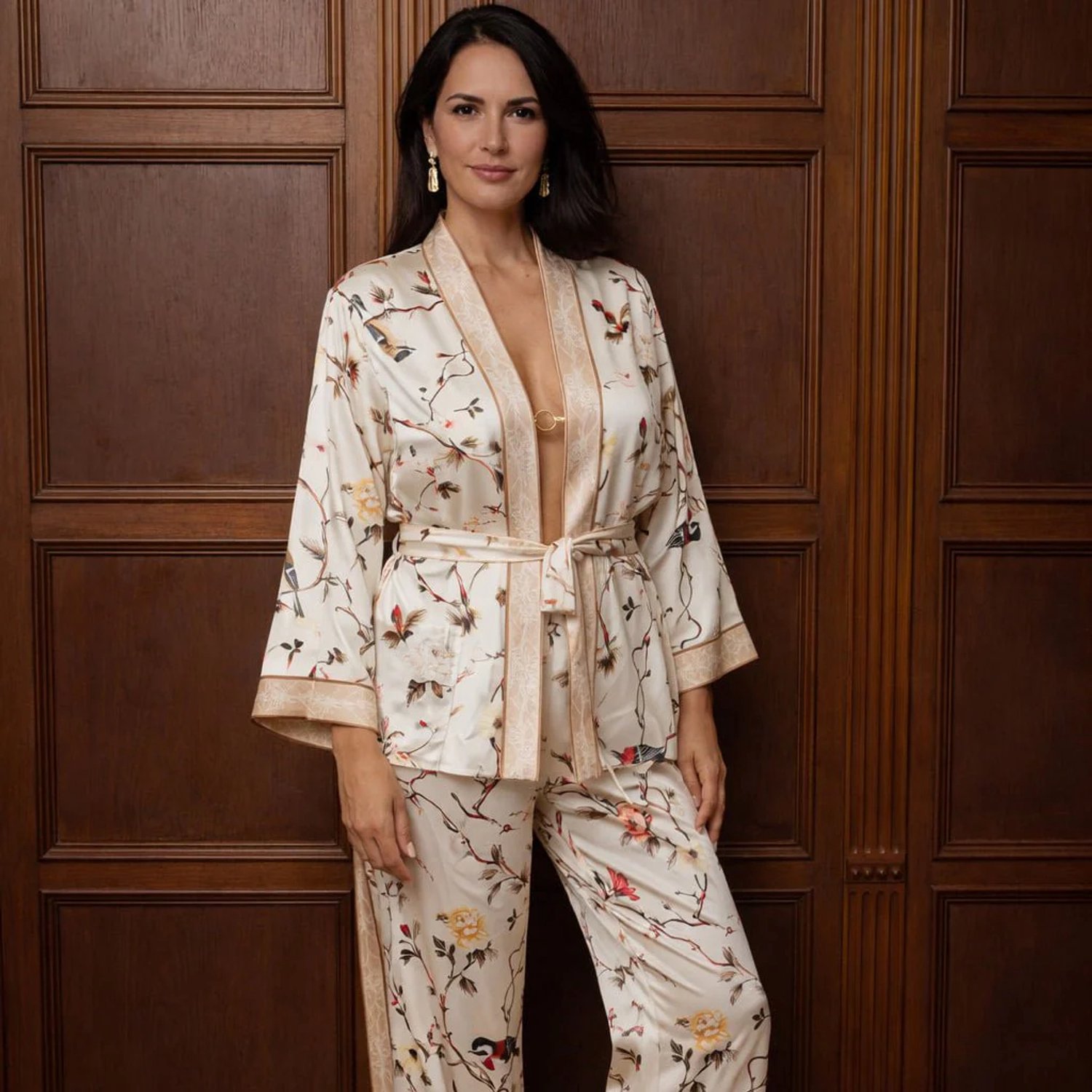 Kimomi - Pyjama dames satijn - Birdsong Silk - bloemen en vogels - creme - Maat S - nachtkleding - kimono top - cadeau vrouw
