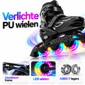 Zwarte inlineskates met verlichte PU-wielen, aluminium frame en ABEC-7 lagers.