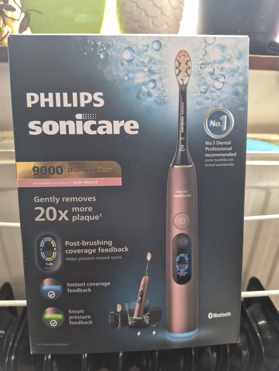 Verpakking van Philips Sonicare 9000 DiamondClean in satijn-mauve met afbeeldingen van tandenborstel en poetsfuncties.