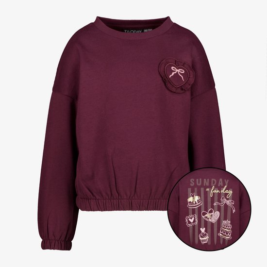 Bordeauxrode sweater met ruches hart patch en backprint met taarten, strikken en hartjes.
