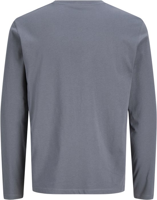 Achterkant van een grijs shirt met lange mouwen en een ronde hals.