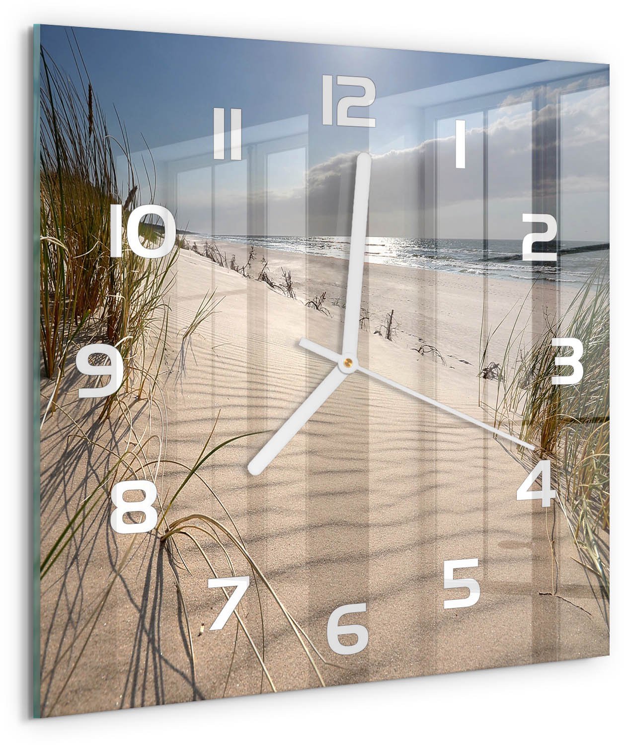 Tulup Wandklok - Mrzeżyno-strand Glazen Wandklok Design - 30x30 cm - Beige Klok Glas Met Opdruk - Witte handen - Vierkante Klok - Wandklok Glas Met Motief - Decoratieve Glazen Klok