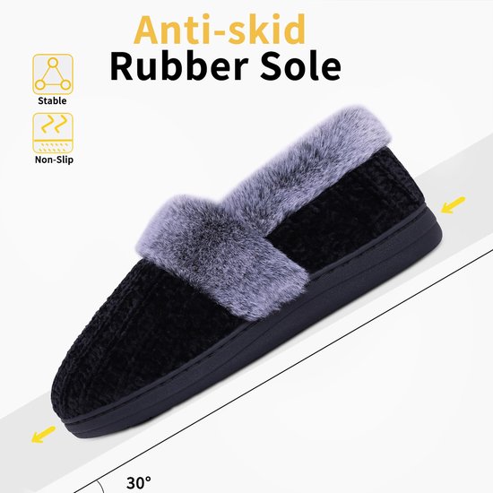 Zwarte pantoffel met grijze pluche rand op een helling van 30 graden, met tekst Anti-skid Rubber Sole.
