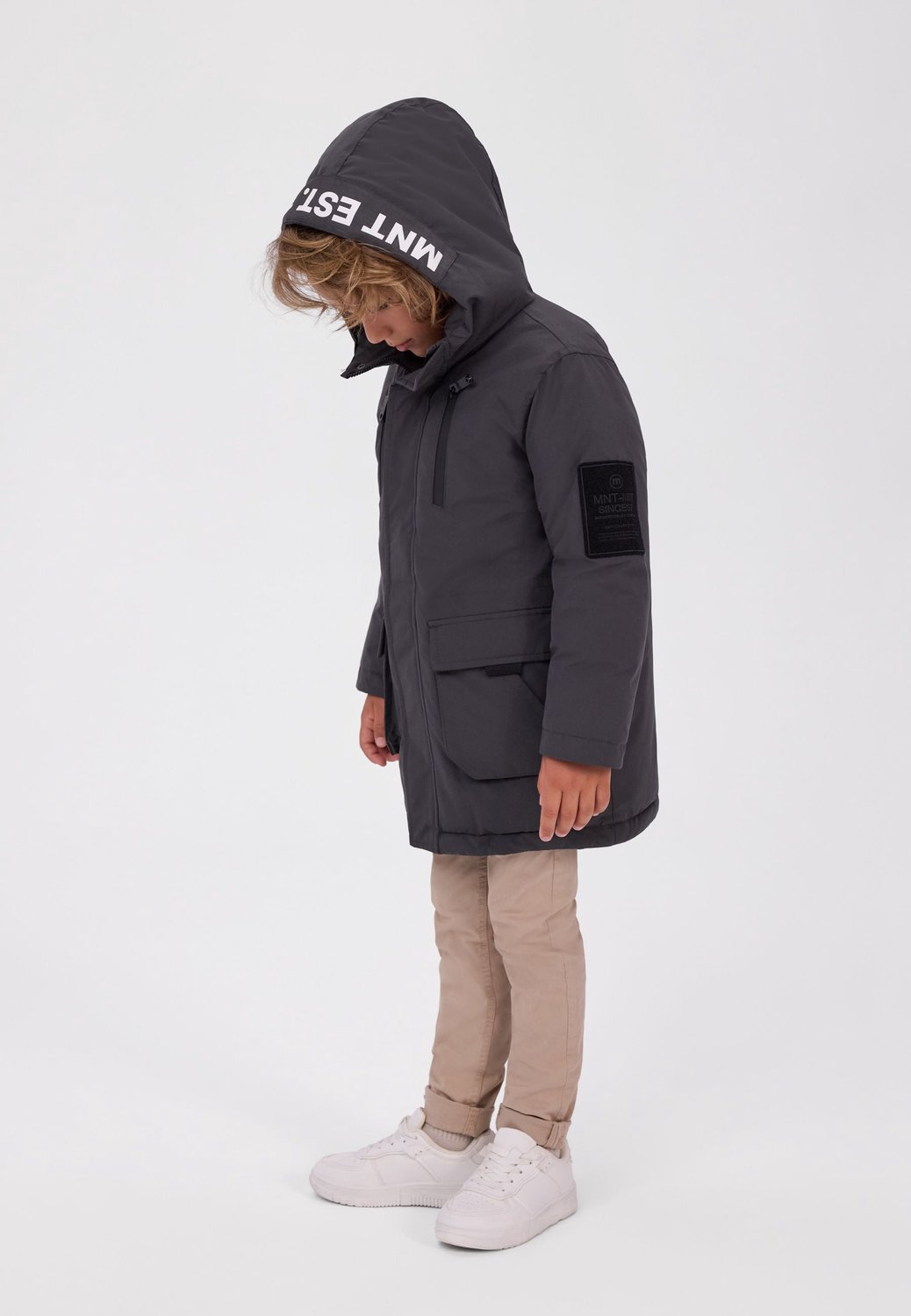 Minoti winterjas jongens – parka – letters op de capuchon – antraciet