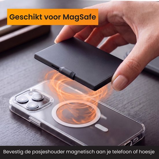 Hand plaatst zwarte pasjeshouder magnetisch op een telefoon met MagSafe-ring. Tekst: Geschikt voor MagSafe.