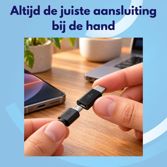 Handen die een zwarte USB-C naar Micro USB-adapter verbinden met een smartphone en oplaadkabel.