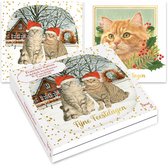 Doos met 10 kerstkaarten met illustraties van katten met kerstmutsen in de sneeuw en tussen hulst, tekst Fijne Feestdagen.