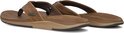 Paar bruine Reef teenslippers met leren bandjes.