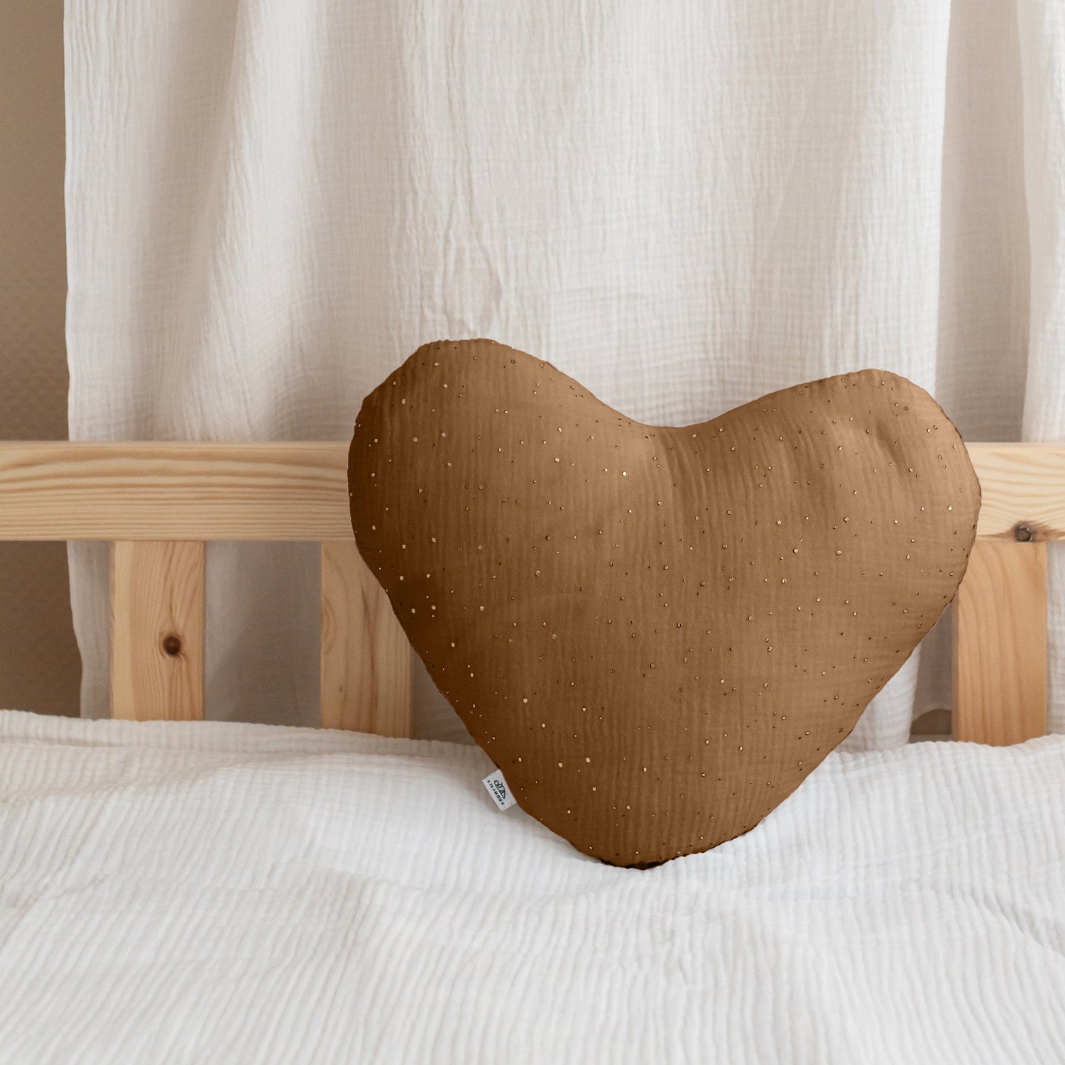 LILIMAUS Sierkussen hart met gouden details - mousseline katoen - bruin