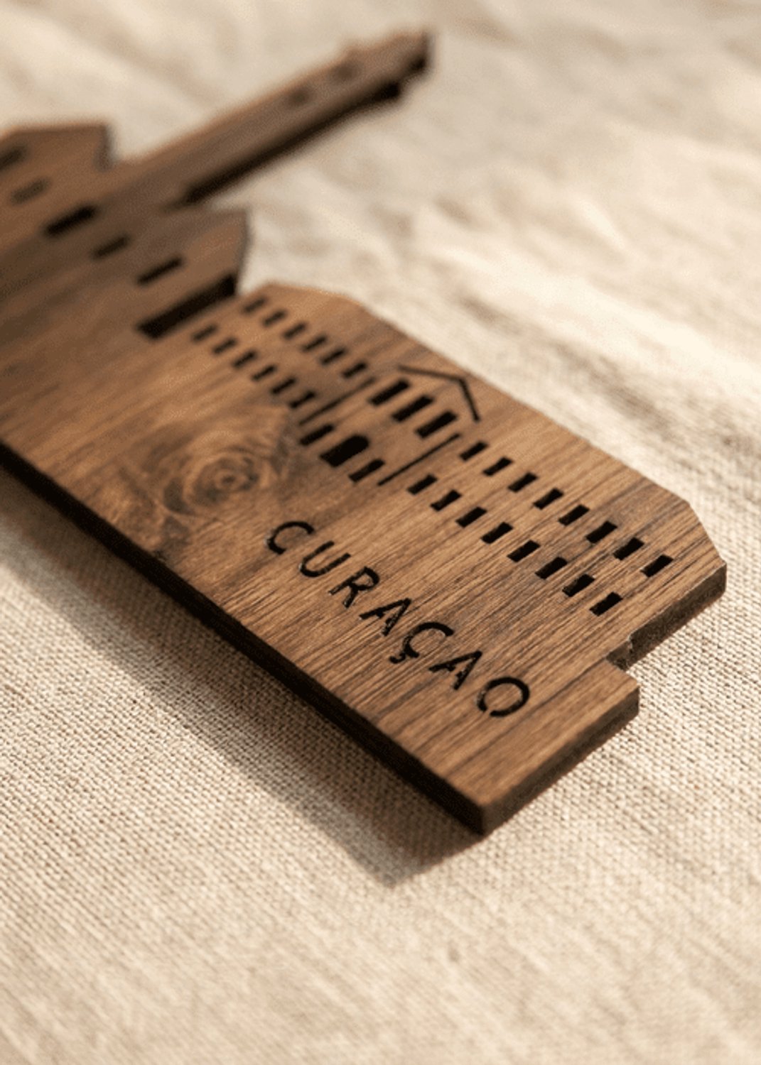 Houten Skyline Curaçao | Wanddecoratie voor aan de muur | Noten | 100 x 18 cm